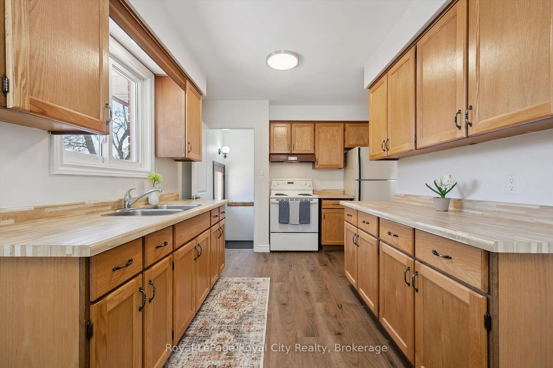Photo 13 of 16 Kenwood Crescent, Guelph, Junction/Onward Willow — HOMEH