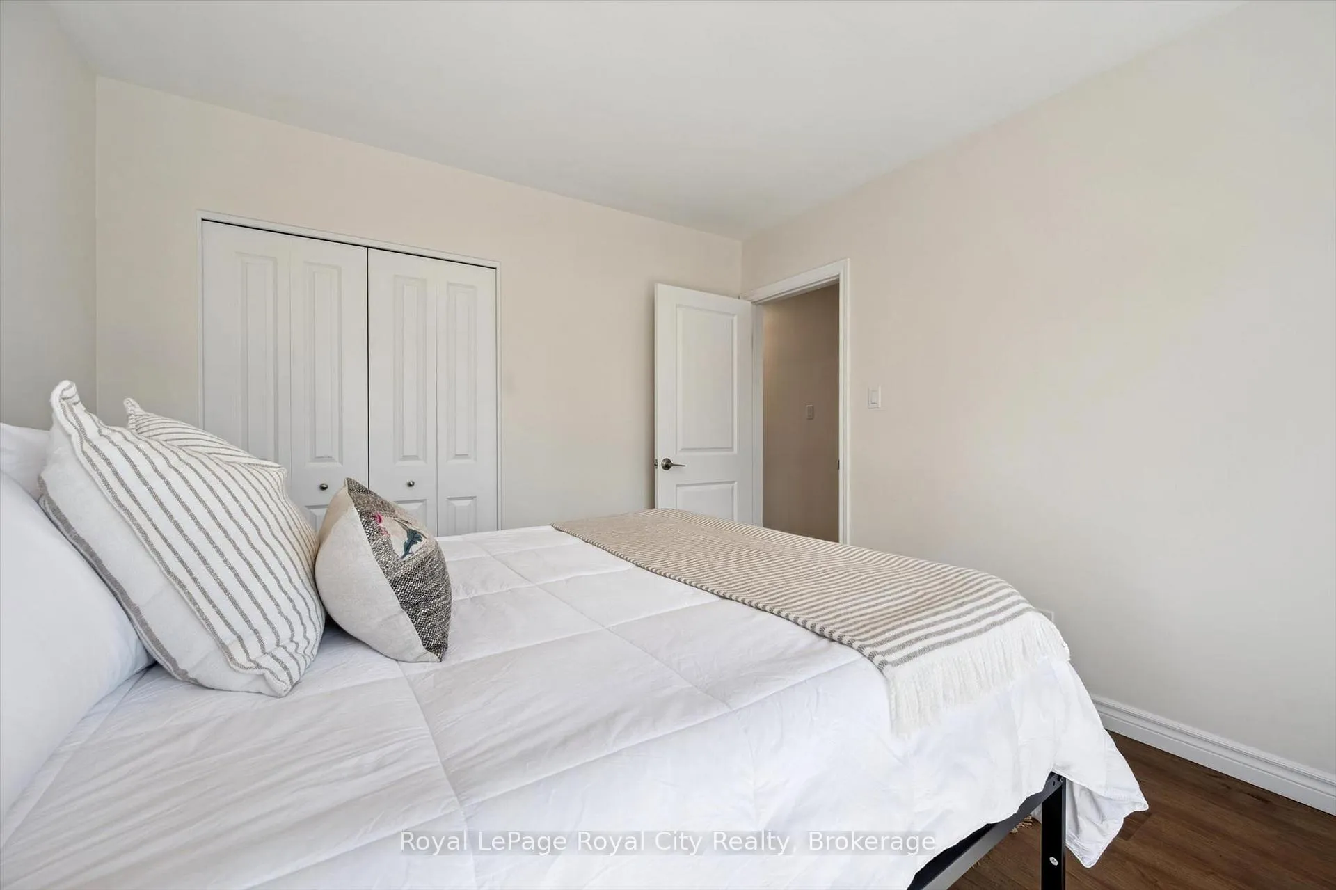 Photo 17 of 16 Kenwood Crescent, Guelph, Junction/Onward Willow — HOMEH