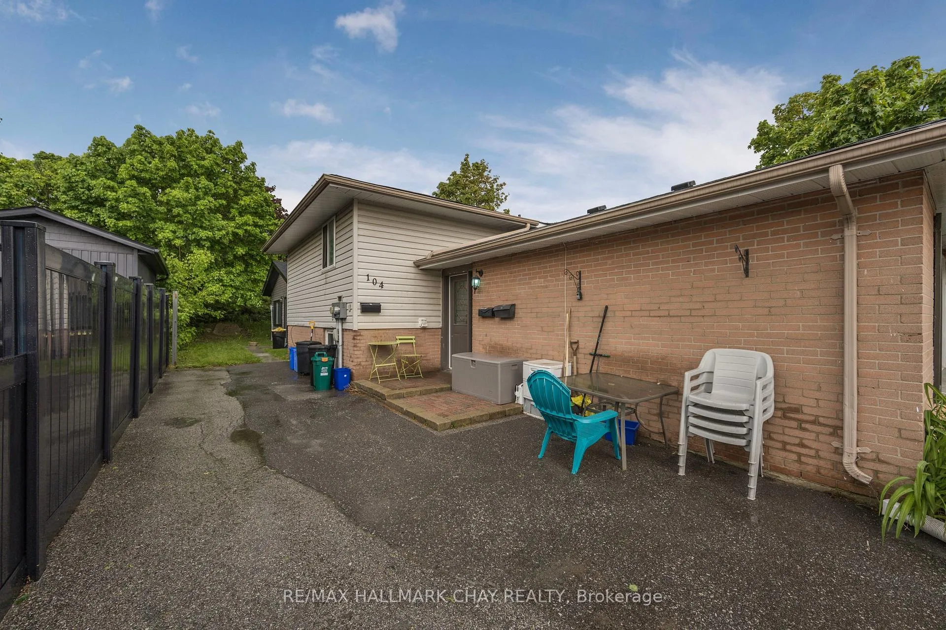Photo 2 of Unit 1, 2, 3, 104 Daphne Crescent, Barrie, Cundles East — HOMEH