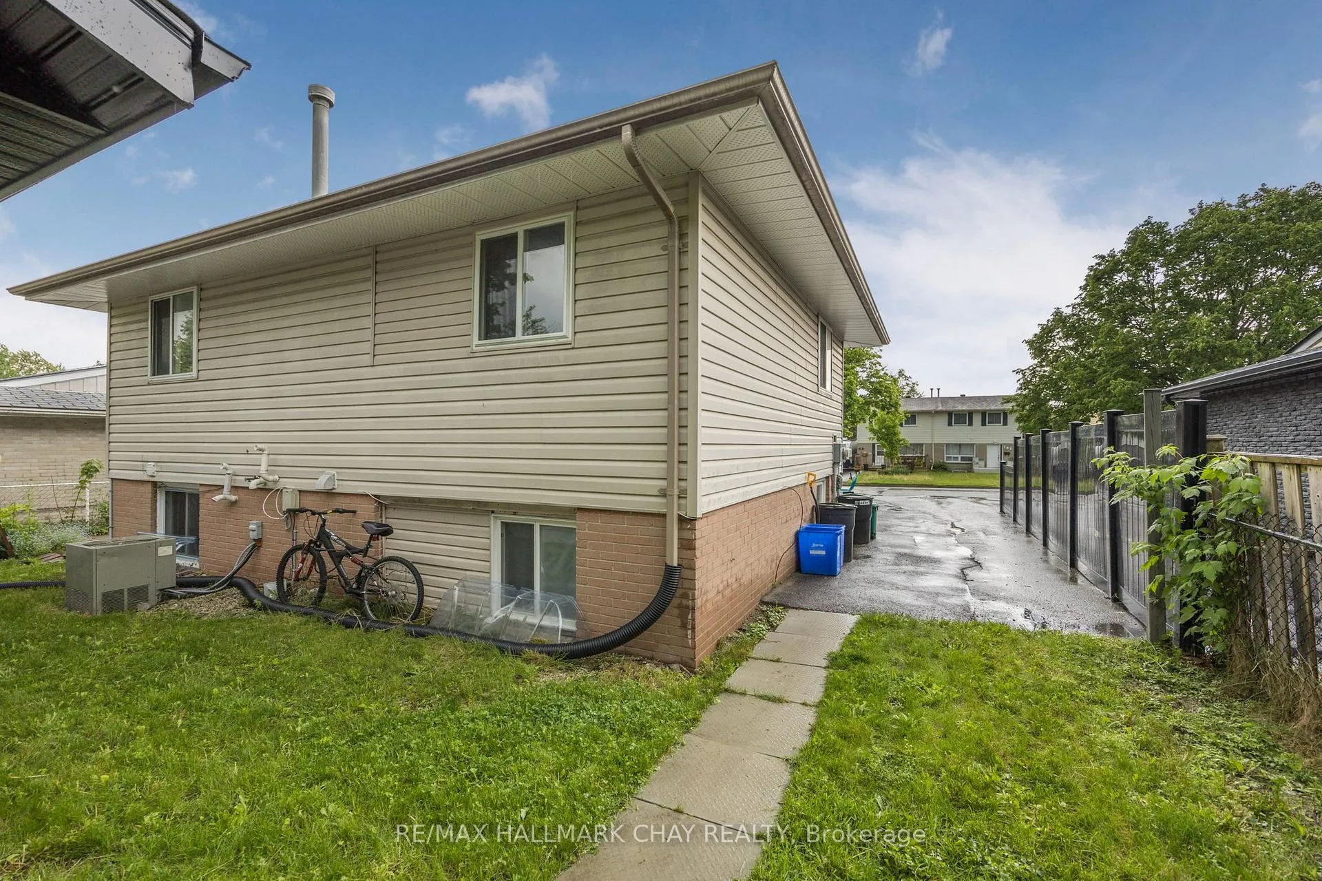 Photo 4 of Unit 1, 2, 3, 104 Daphne Crescent, Barrie, Cundles East — HOMEH