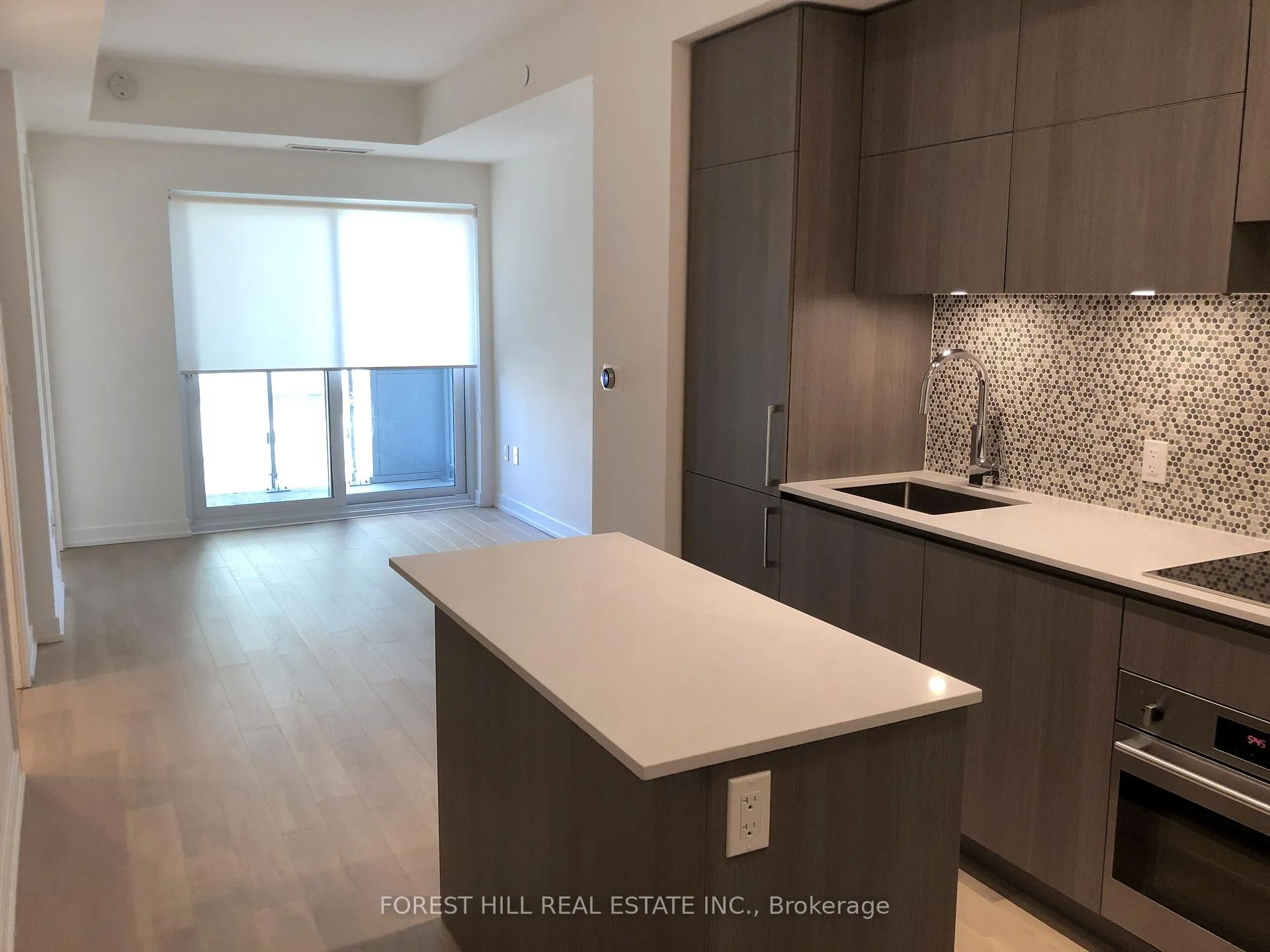 Front of Unit 1406, 1 Yorkville Avenue