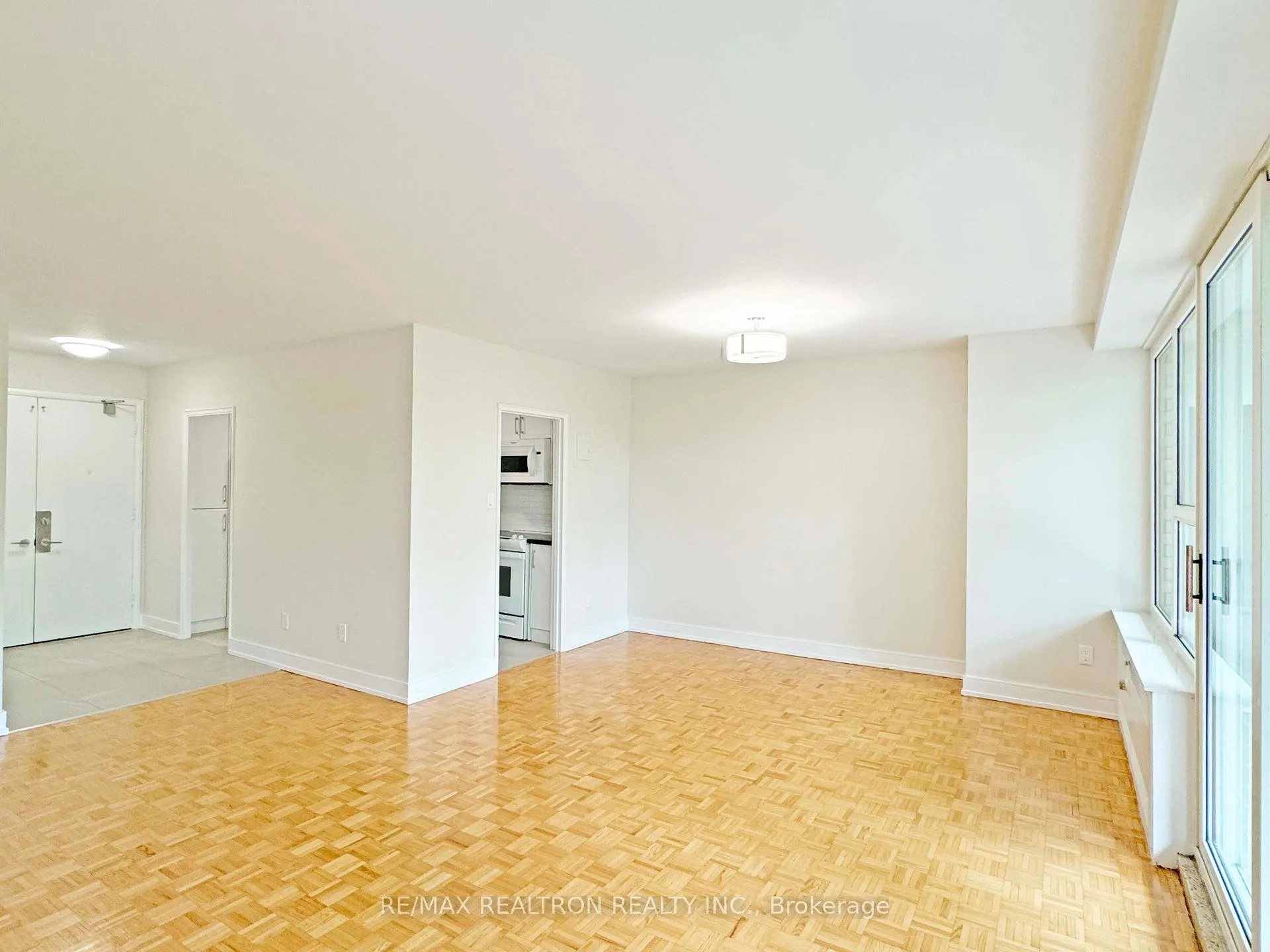 Front of Unit 208, 10 Shallmar Boulevard