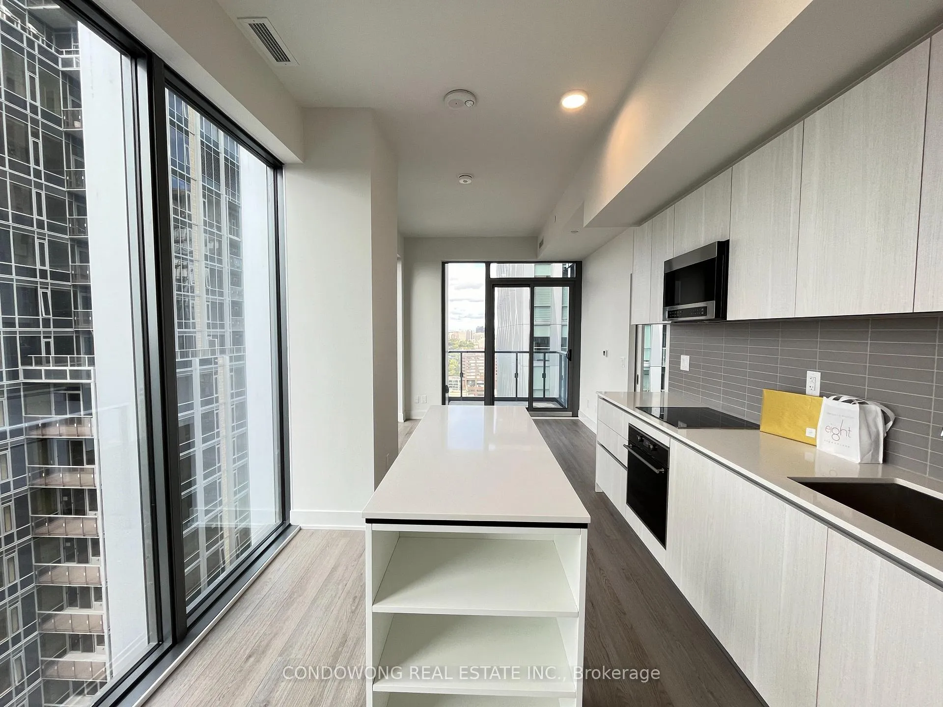 Photo 2 of Unit 2702, 8 Cumberland Street, Toronto, The Annex — HOMEH