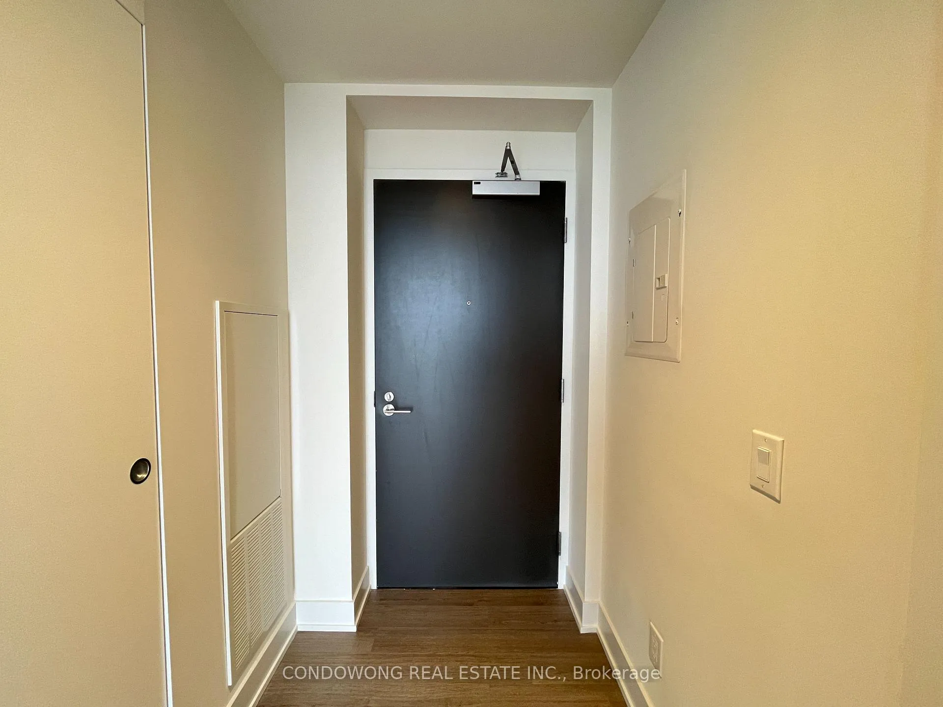Photo 3 of Unit 2702, 8 Cumberland Street, Toronto, The Annex — HOMEH