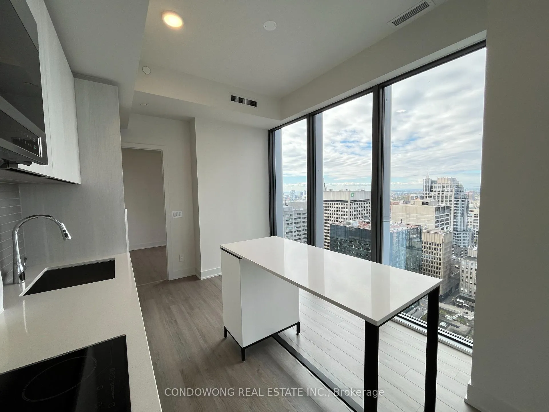 Photo 4 of Unit 2702, 8 Cumberland Street, Toronto, The Annex — HOMEH