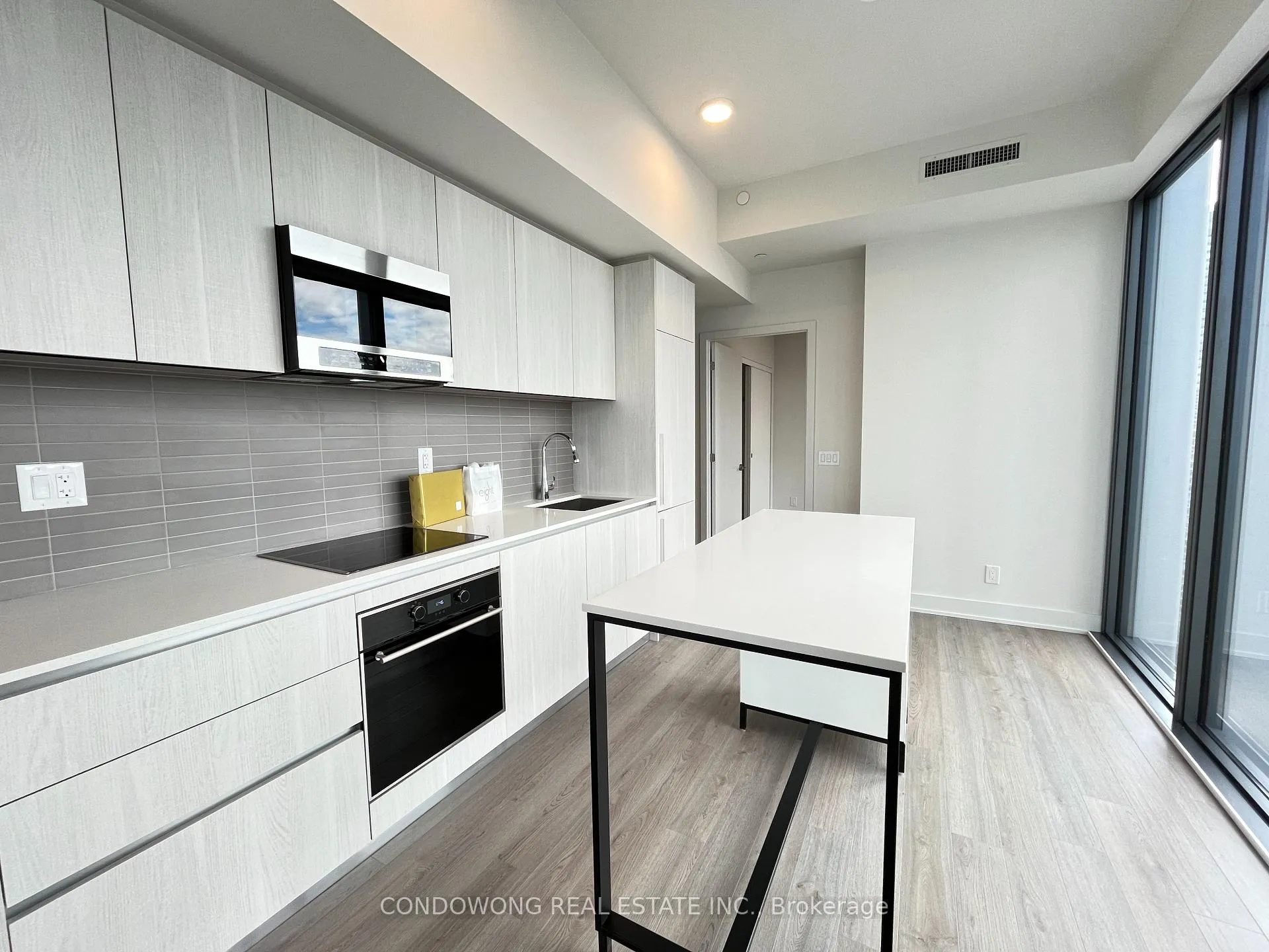 Photo 5 of Unit 2702, 8 Cumberland Street, Toronto, The Annex — HOMEH