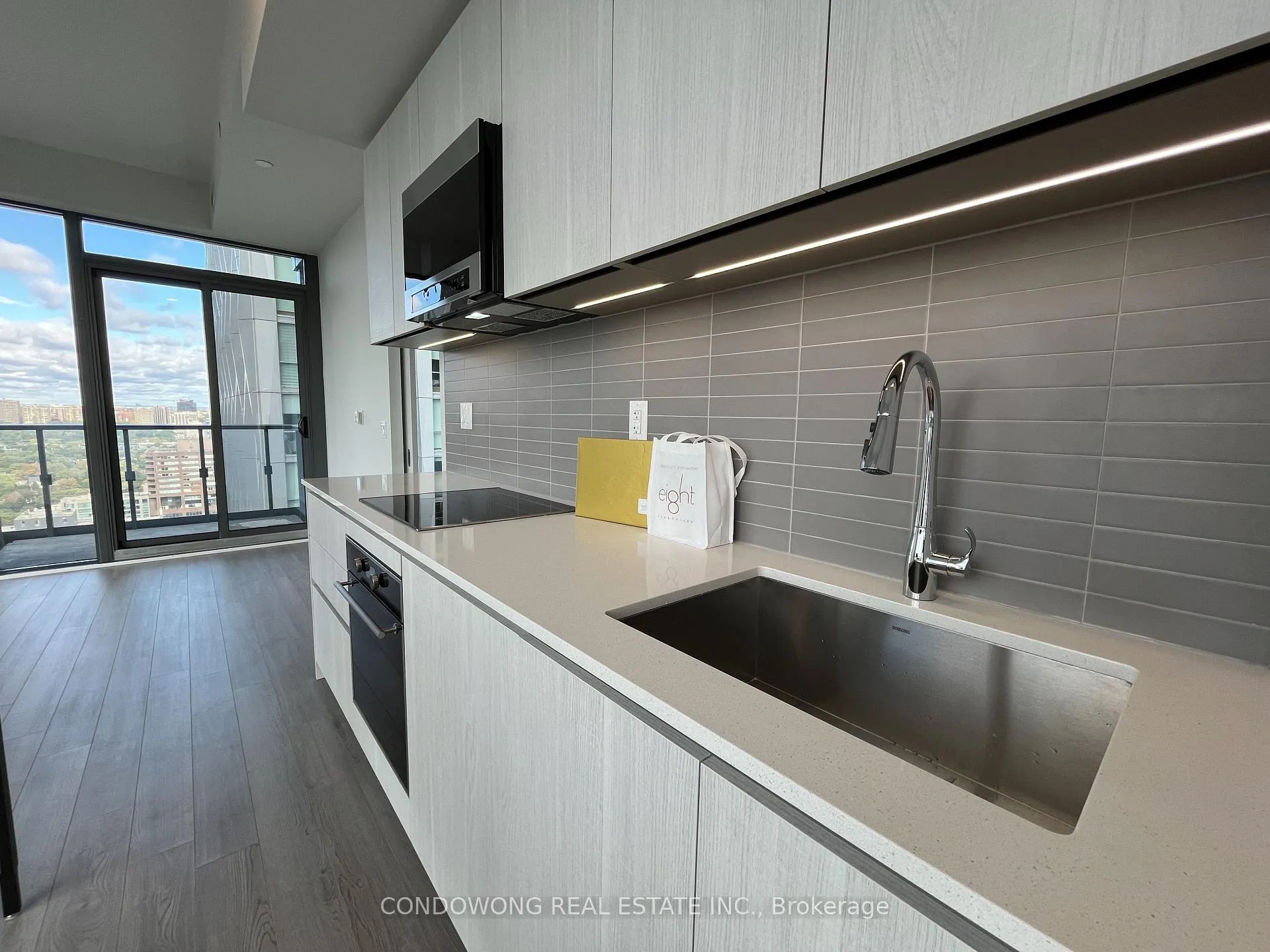 Photo 6 of Unit 2702, 8 Cumberland Street, Toronto, The Annex — HOMEH