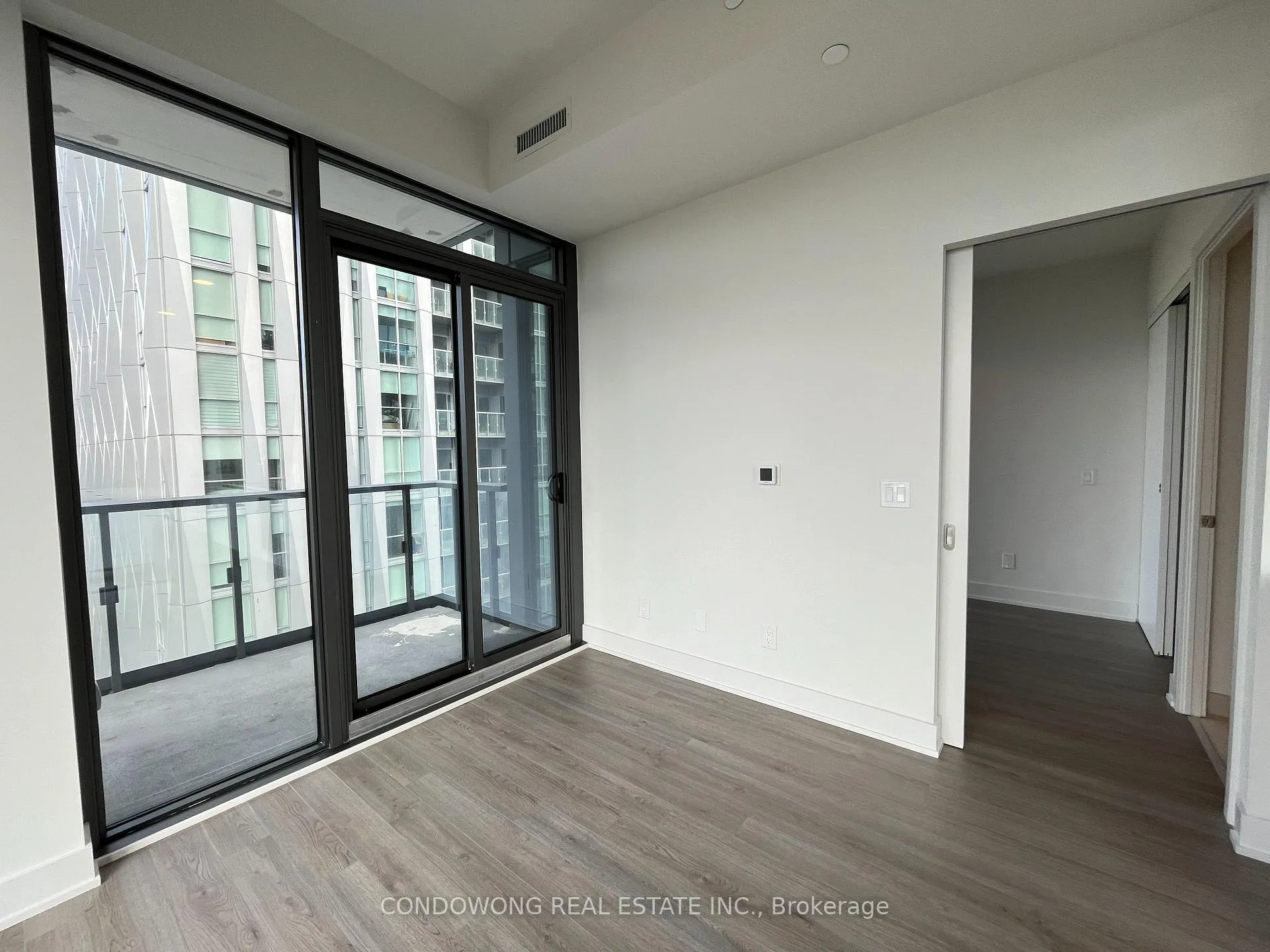 Photo 8 of Unit 2702, 8 Cumberland Street, Toronto, The Annex — HOMEH
