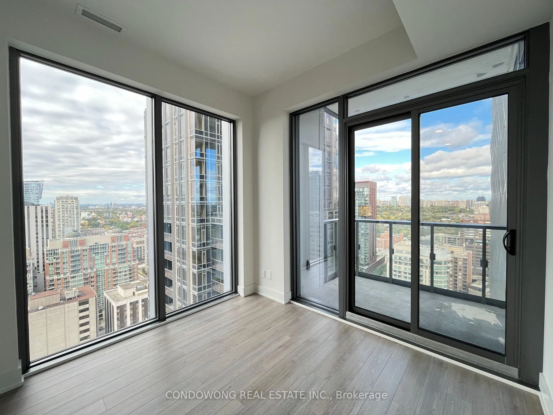 Photo 9 of Unit 2702, 8 Cumberland Street, Toronto, The Annex — HOMEH