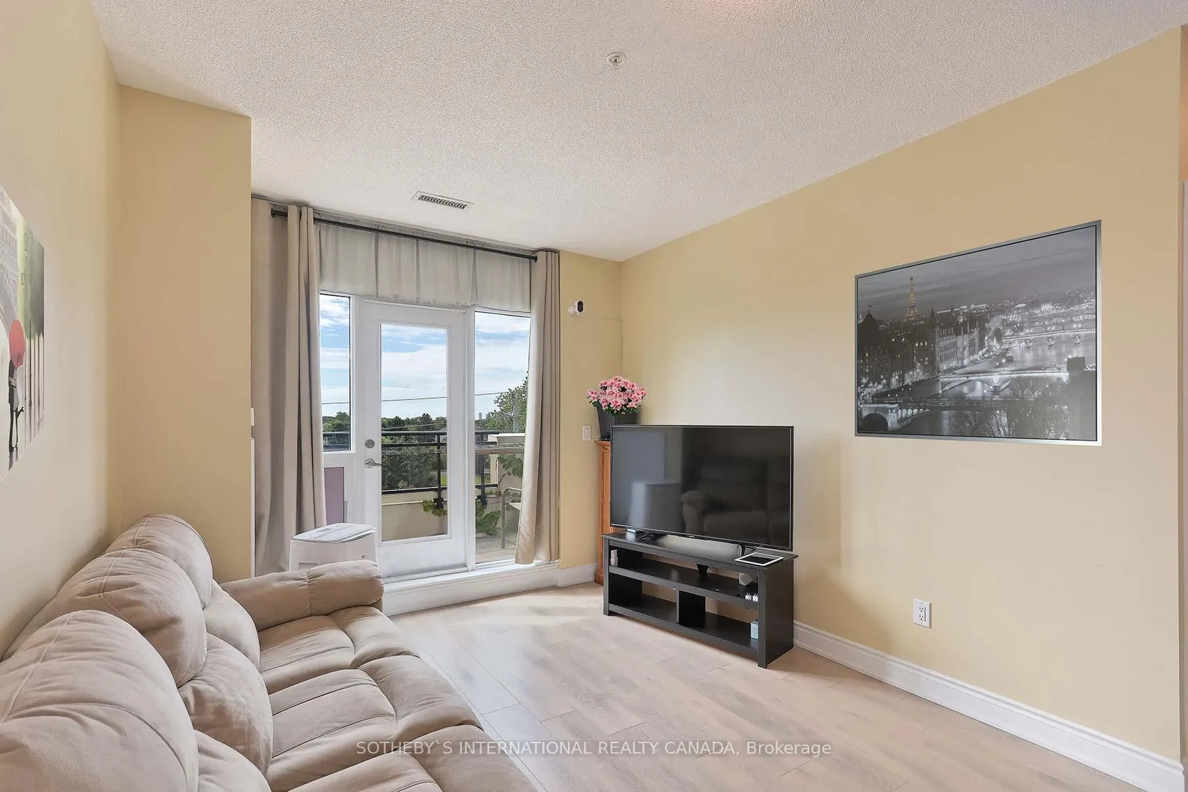 Photo 9 of Unit 407, 2396 Major Mackenzie Drive, Vaughan, Maple — HOMEH