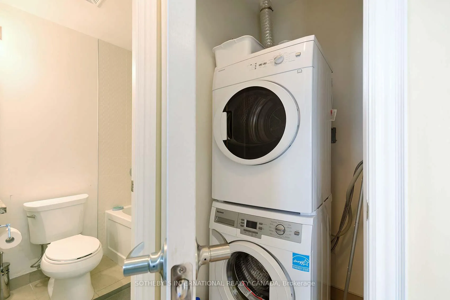 Photo 18 of Unit 407, 2396 Major Mackenzie Drive, Vaughan, Maple — HOMEH