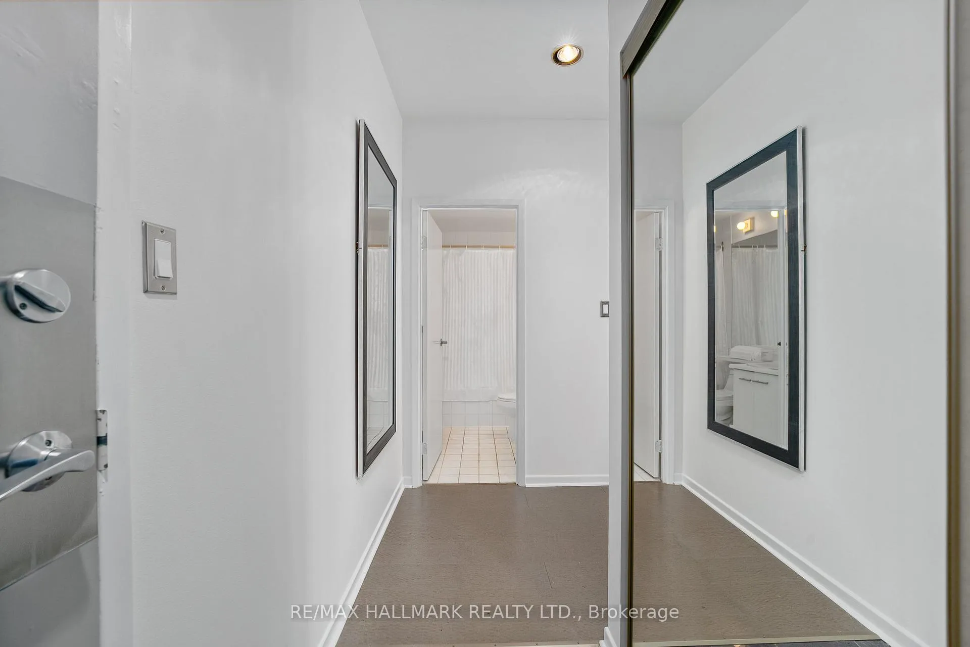 Photo 4 of Unit 508, 300 Coxwell Avenue, Toronto, Greenwood-Coxwell — HOMEH