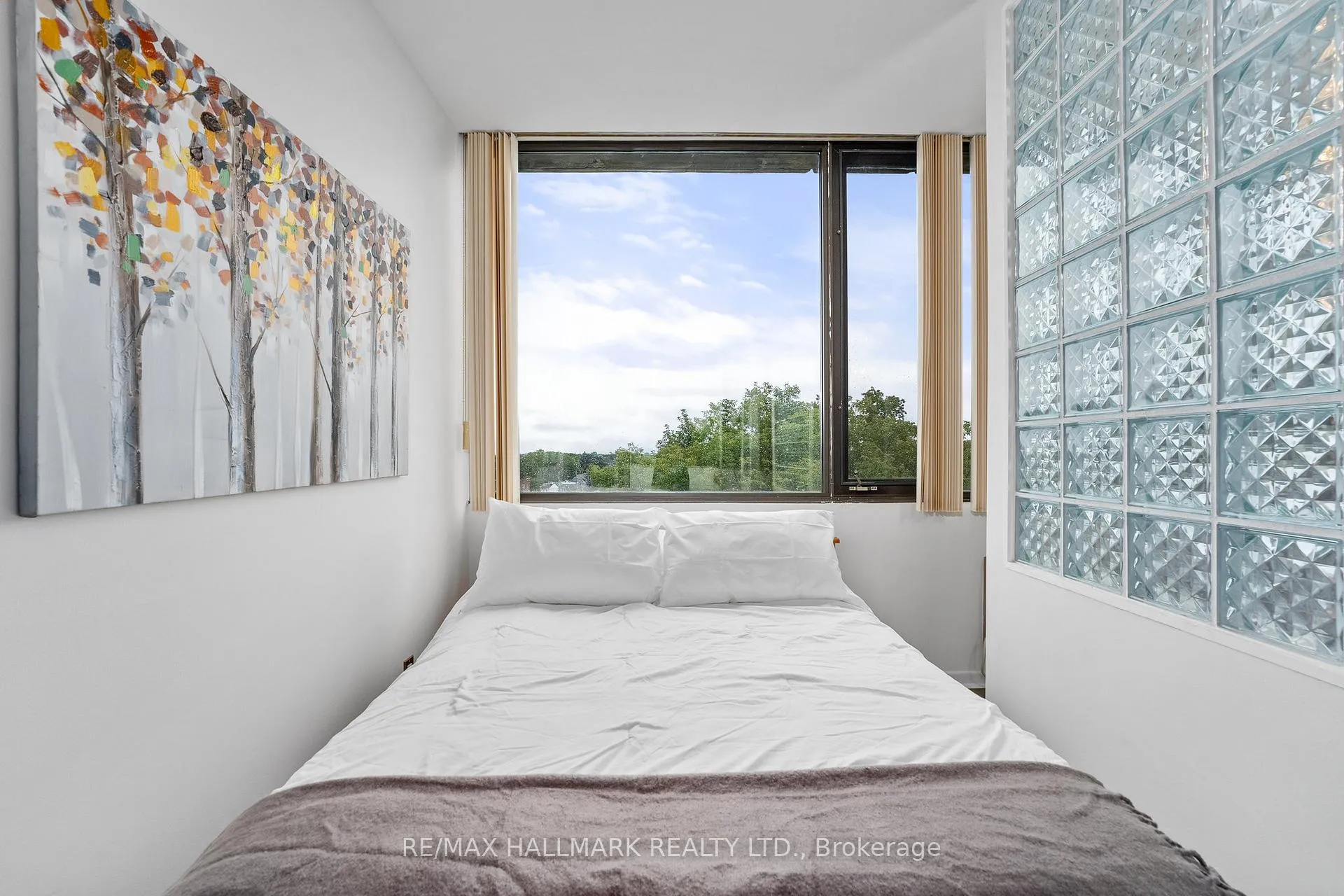 Photo 10 of Unit 508, 300 Coxwell Avenue, Toronto, Greenwood-Coxwell — HOMEH