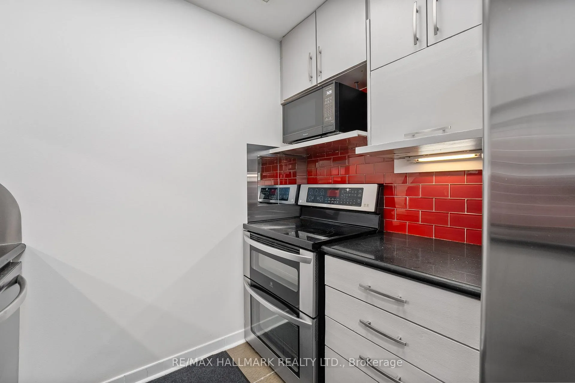 Photo 15 of Unit 508, 300 Coxwell Avenue, Toronto, Greenwood-Coxwell — HOMEH