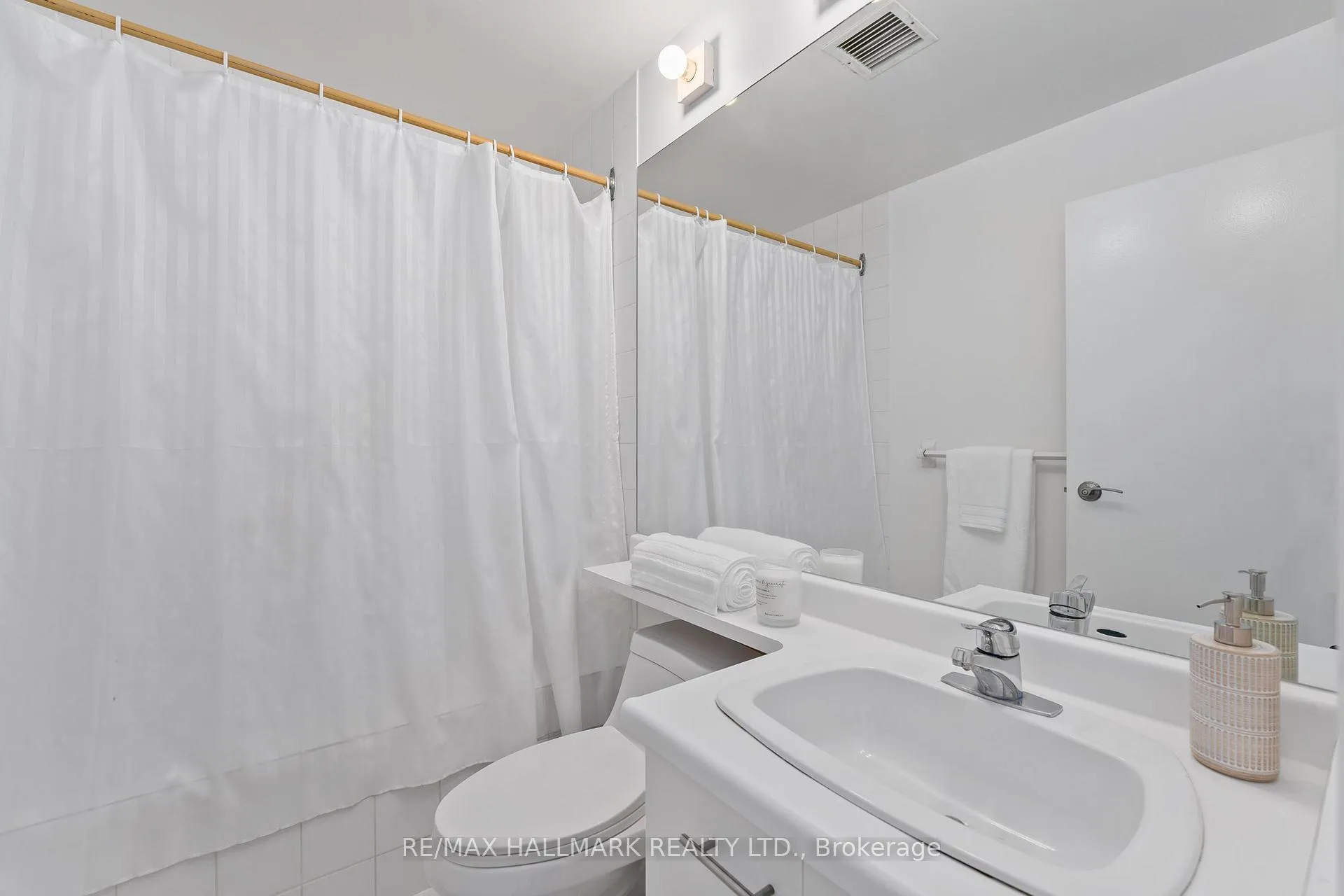 Photo 16 of Unit 508, 300 Coxwell Avenue, Toronto, Greenwood-Coxwell — HOMEH