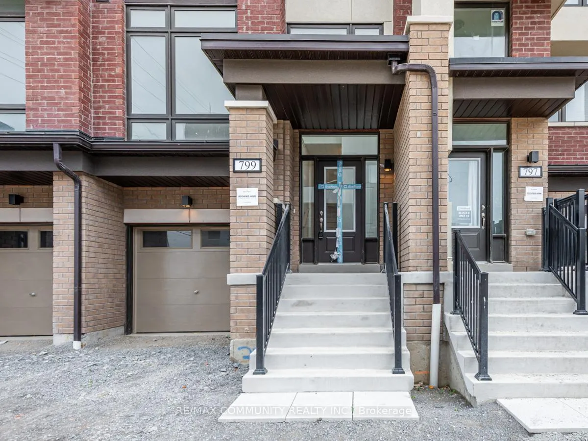 Photo 3 of Unit 32, 799 Heathrow Path, Oshawa, Taunton — HOMEH