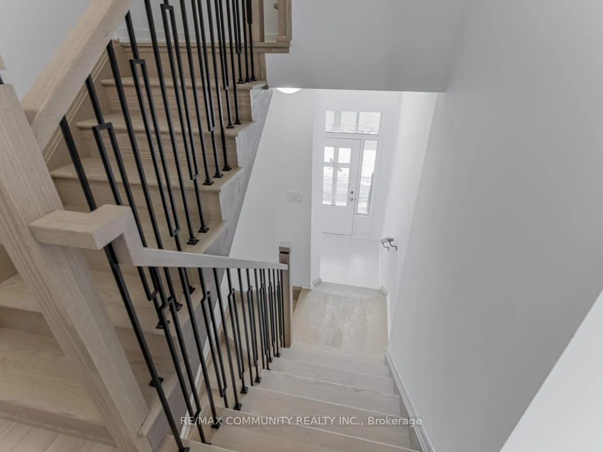 Photo 5 of Unit 32, 799 Heathrow Path, Oshawa, Taunton — HOMEH