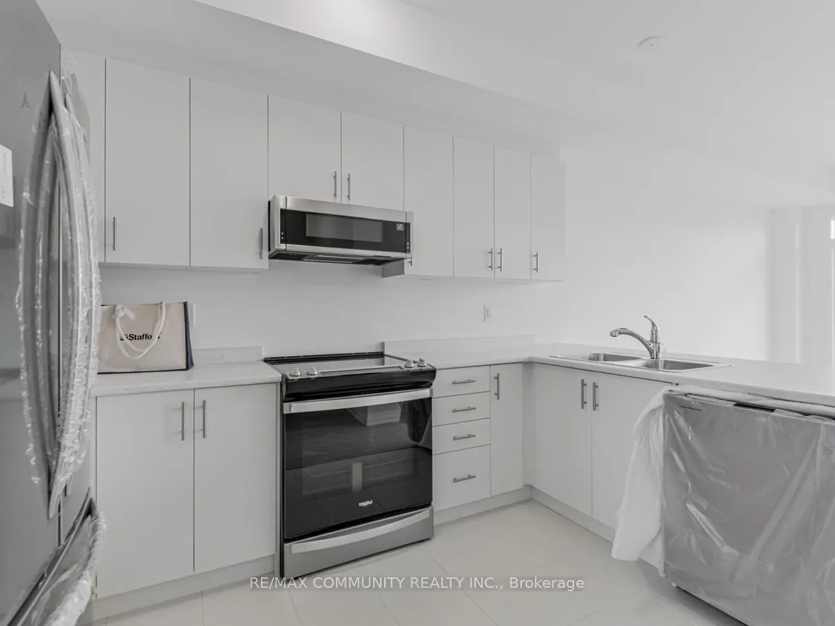 Photo 7 of Unit 32, 799 Heathrow Path, Oshawa, Taunton — HOMEH