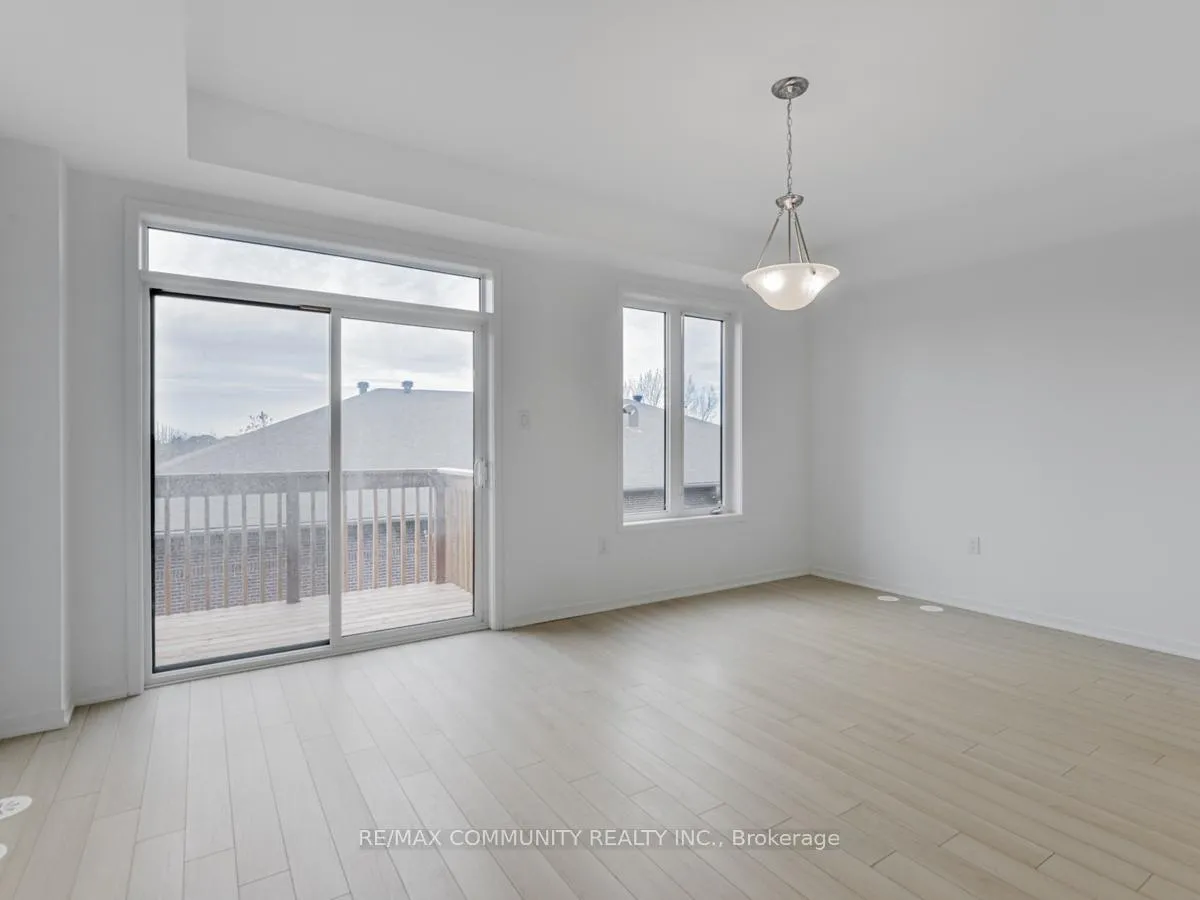 Photo 8 of Unit 32, 799 Heathrow Path, Oshawa, Taunton — HOMEH