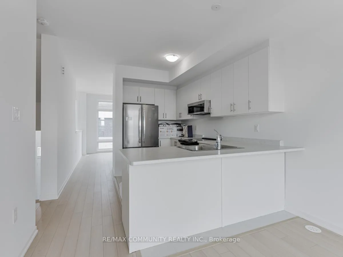Photo 9 of Unit 32, 799 Heathrow Path, Oshawa, Taunton — HOMEH