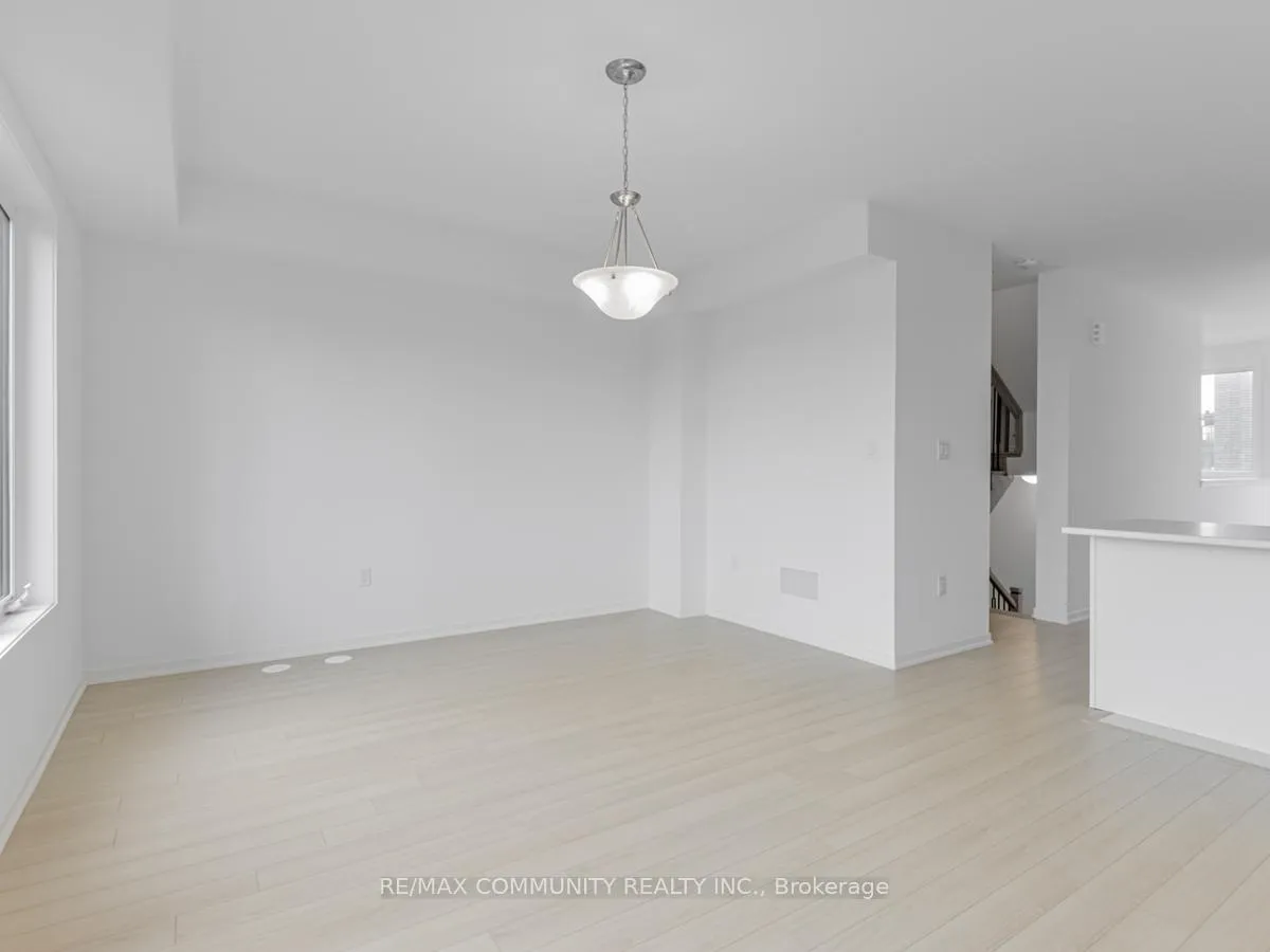 Photo 12 of Unit 32, 799 Heathrow Path, Oshawa, Taunton — HOMEH