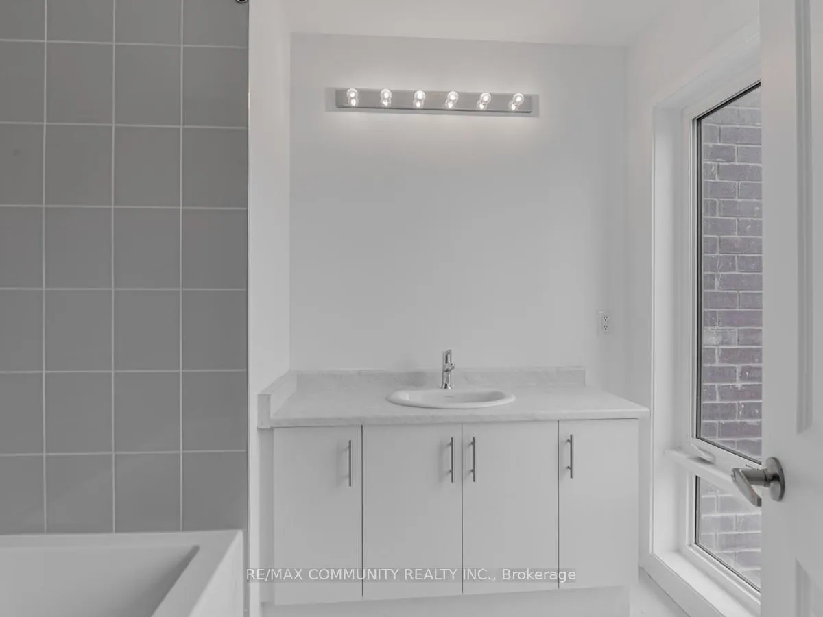 Photo 21 of Unit 32, 799 Heathrow Path, Oshawa, Taunton — HOMEH