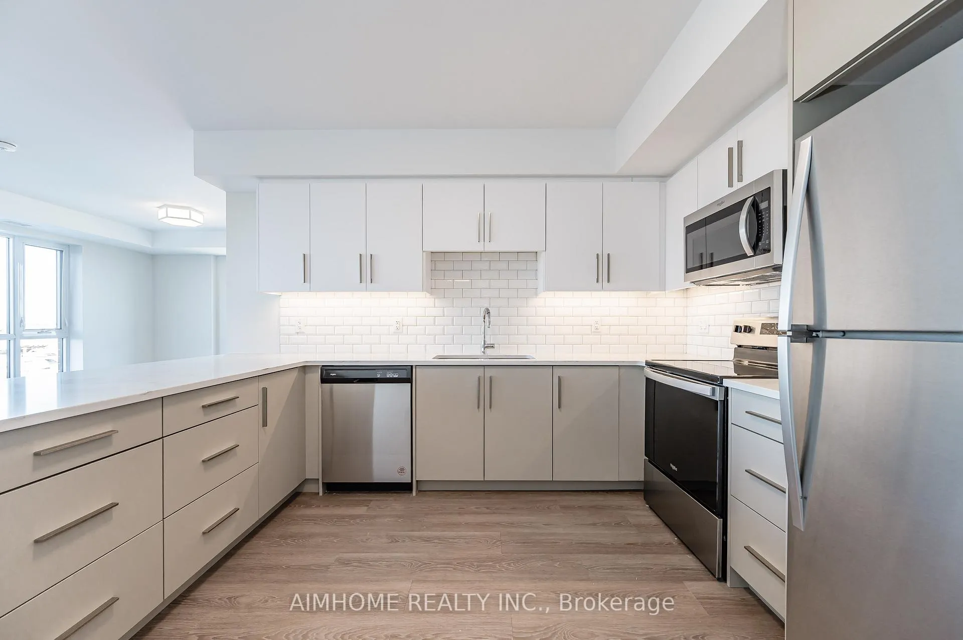 Front of Unit 1419, 460 Columbia Street W
