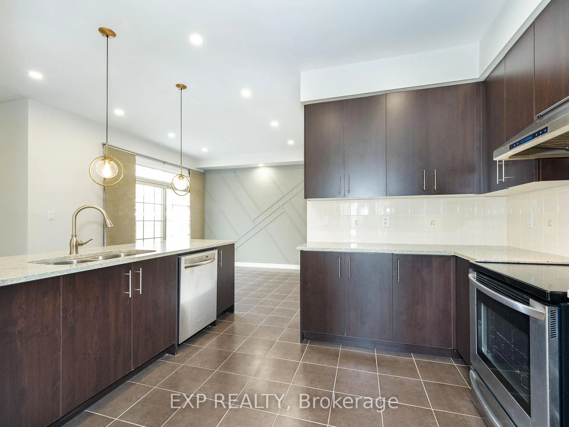 Photo 20 of 26 Bembridge Drive, Markham, Cathedraltown — HOMEH