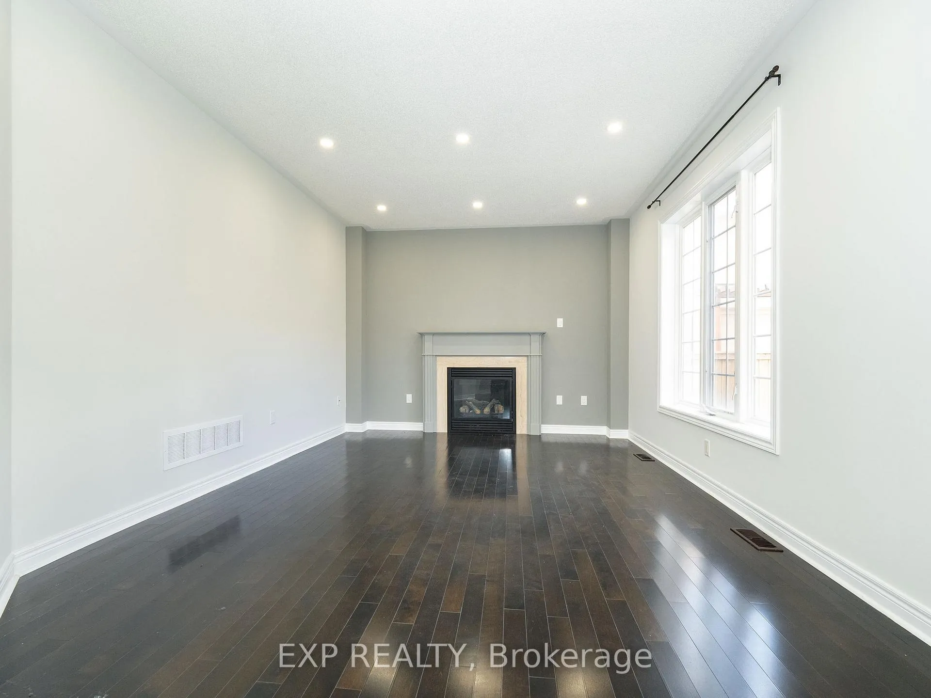 Photo 22 of 26 Bembridge Drive, Markham, Cathedraltown — HOMEH