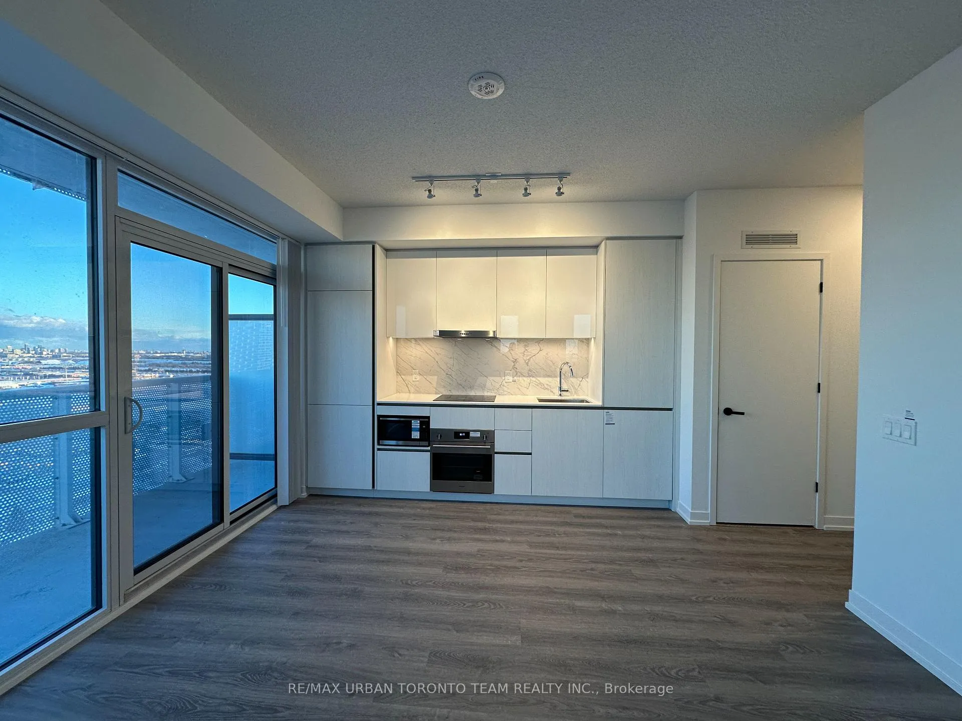 Photo 2 of Unit 2206, 8 Interchange Way, Vaughan, Vaughan Corporate Centre — HOMEH