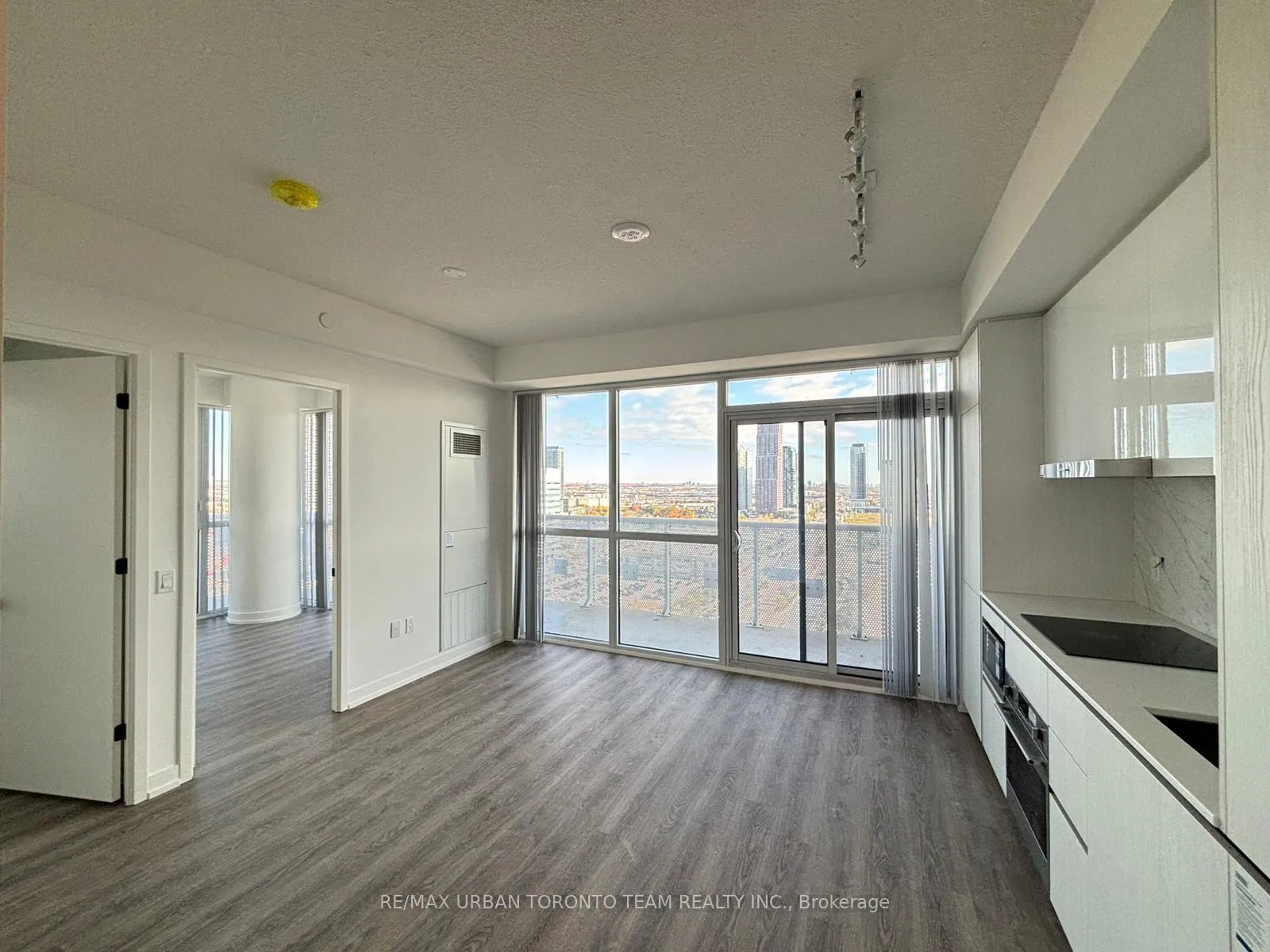 Photo 4 of Unit 2206, 8 Interchange Way, Vaughan, Vaughan Corporate Centre — HOMEH