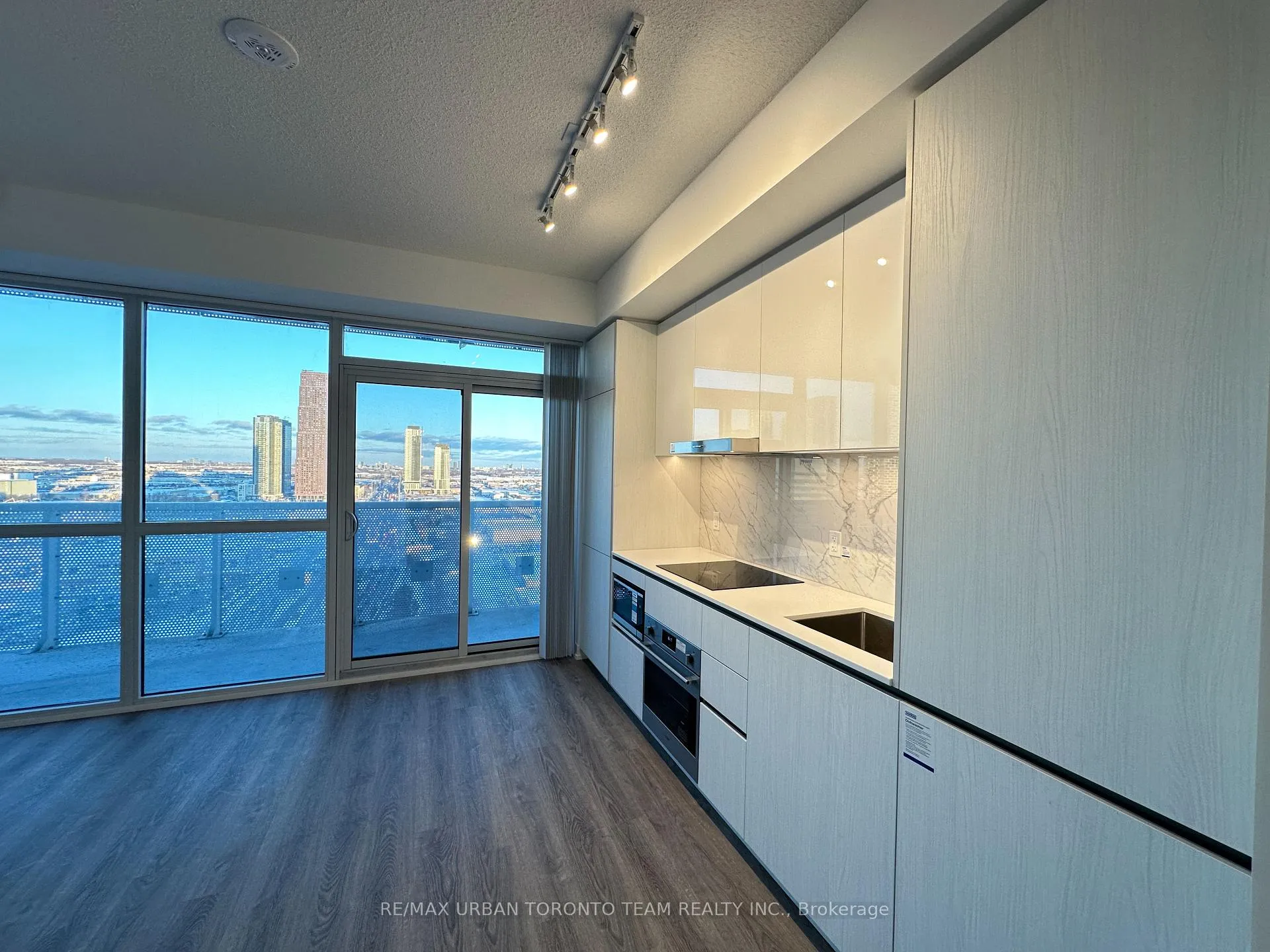 Photo 5 of Unit 2206, 8 Interchange Way, Vaughan, Vaughan Corporate Centre — HOMEH