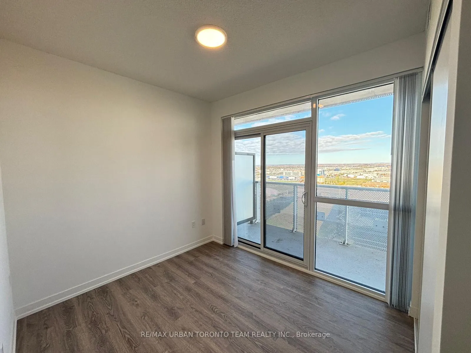 Photo 9 of Unit 2206, 8 Interchange Way, Vaughan, Vaughan Corporate Centre — HOMEH