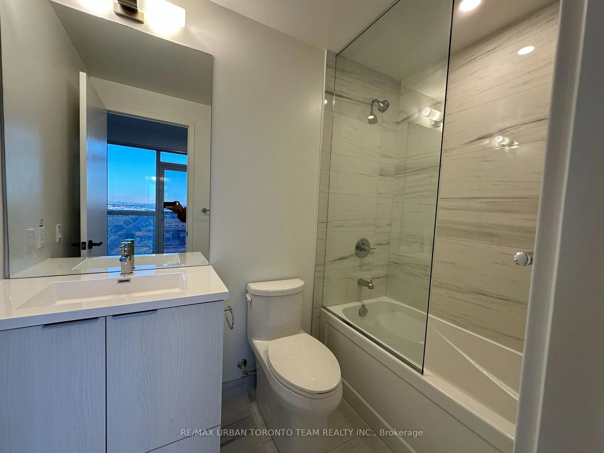 Photo 21 of Unit 2206, 8 Interchange Way, Vaughan, Vaughan Corporate Centre — HOMEH