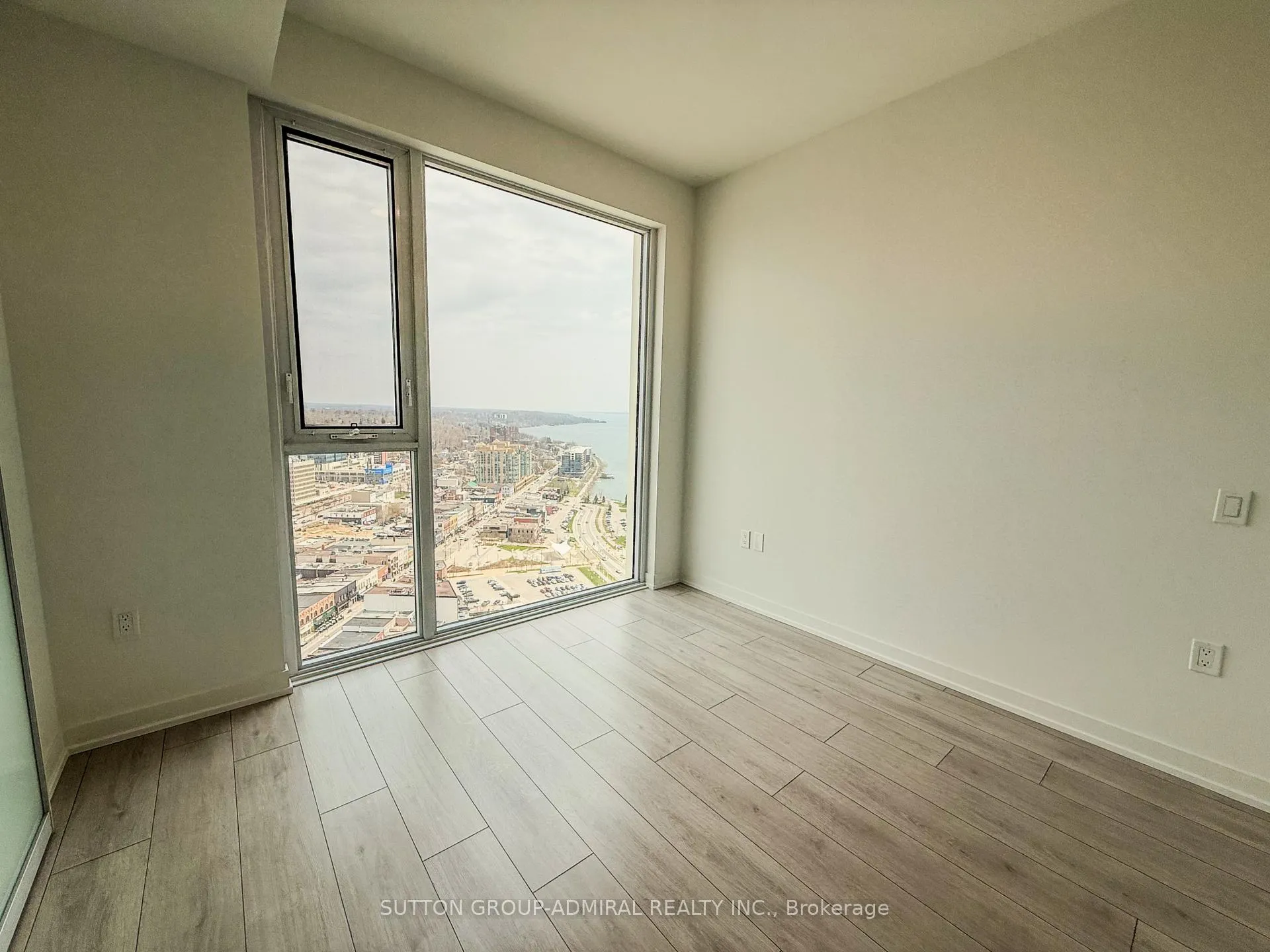 Photo 9 of Unit 2906, 39 Mary Street, Barrie, City Centre — HOMEH