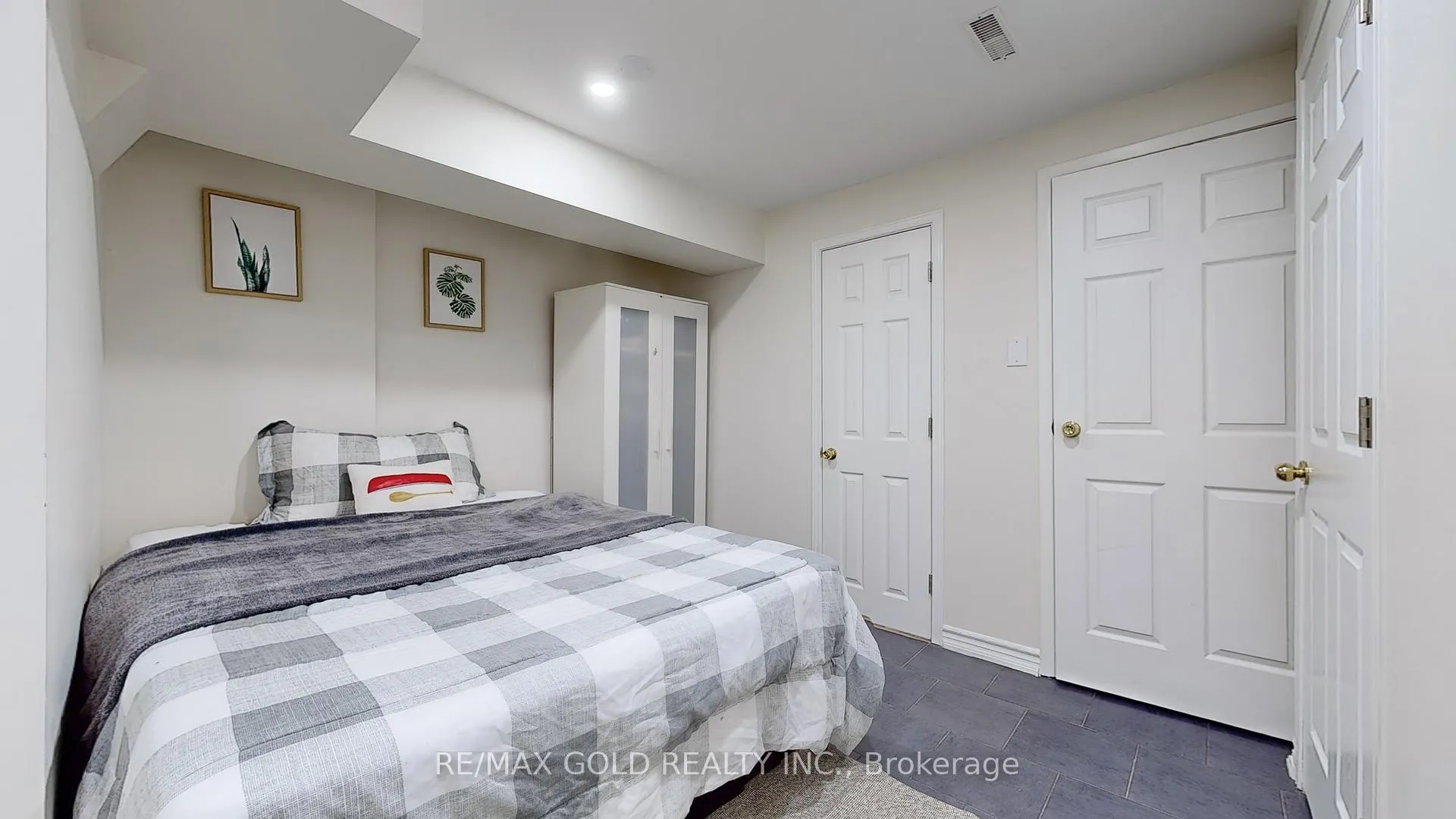 Photo 32 of 35 Lady Stewart Boulevard, Brampton, Westgate — HOMEH
