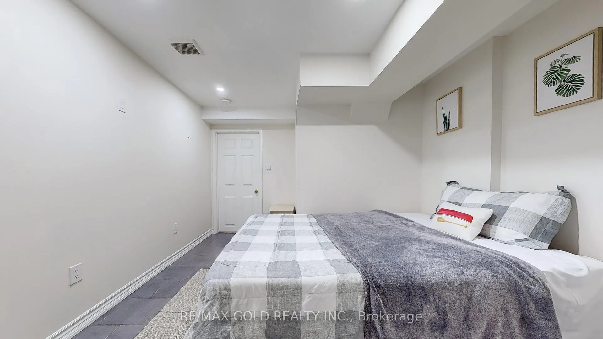 Photo 33 of 35 Lady Stewart Boulevard, Brampton, Westgate — HOMEH