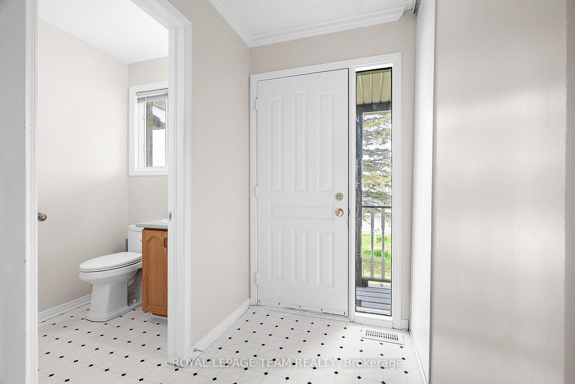 Photo 2 of 115 Cricket Crescent, Ottawa, Dunrobin Shores — HOMEH