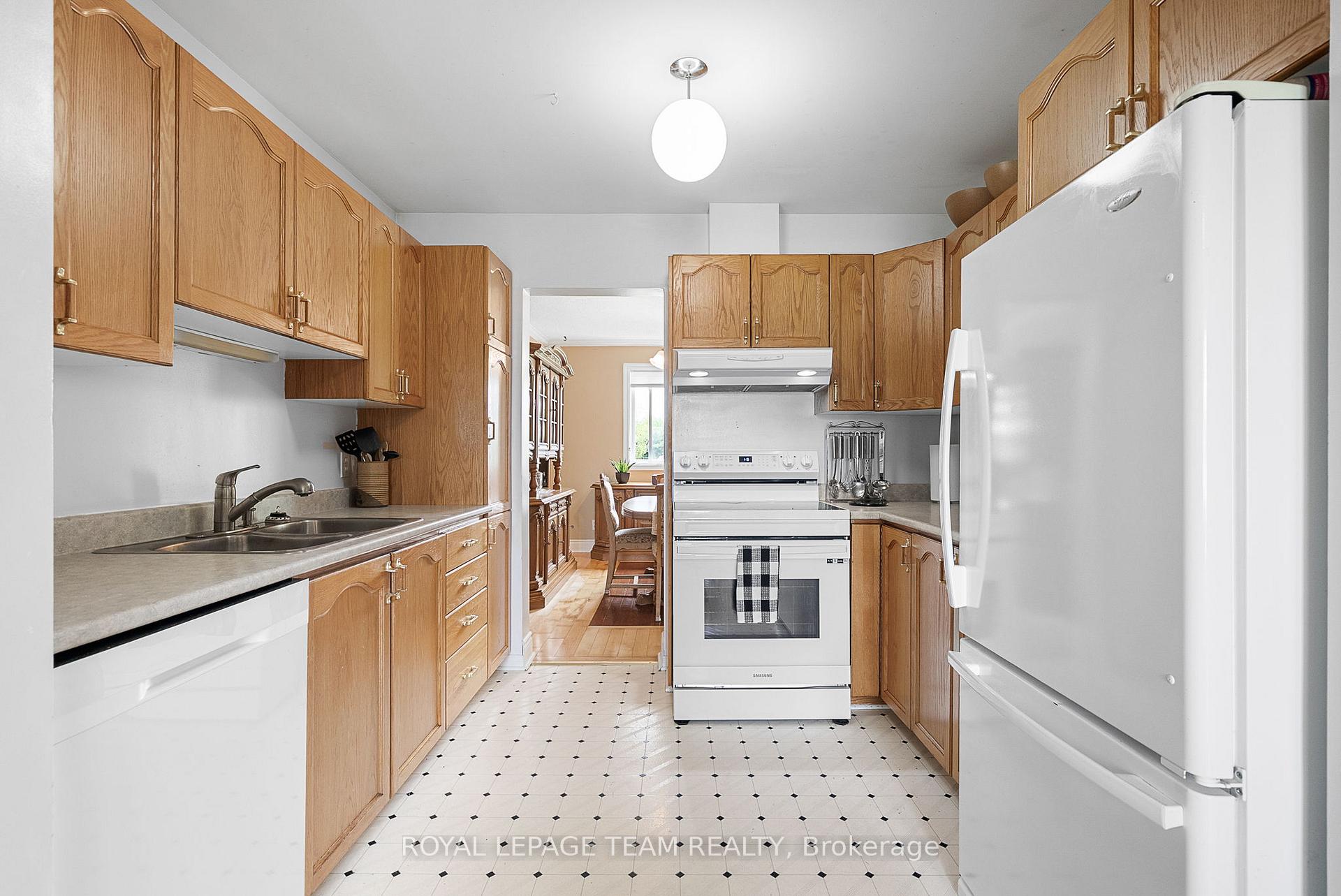 Photo 9 of 115 Cricket Crescent, Ottawa, Dunrobin Shores — HOMEH
