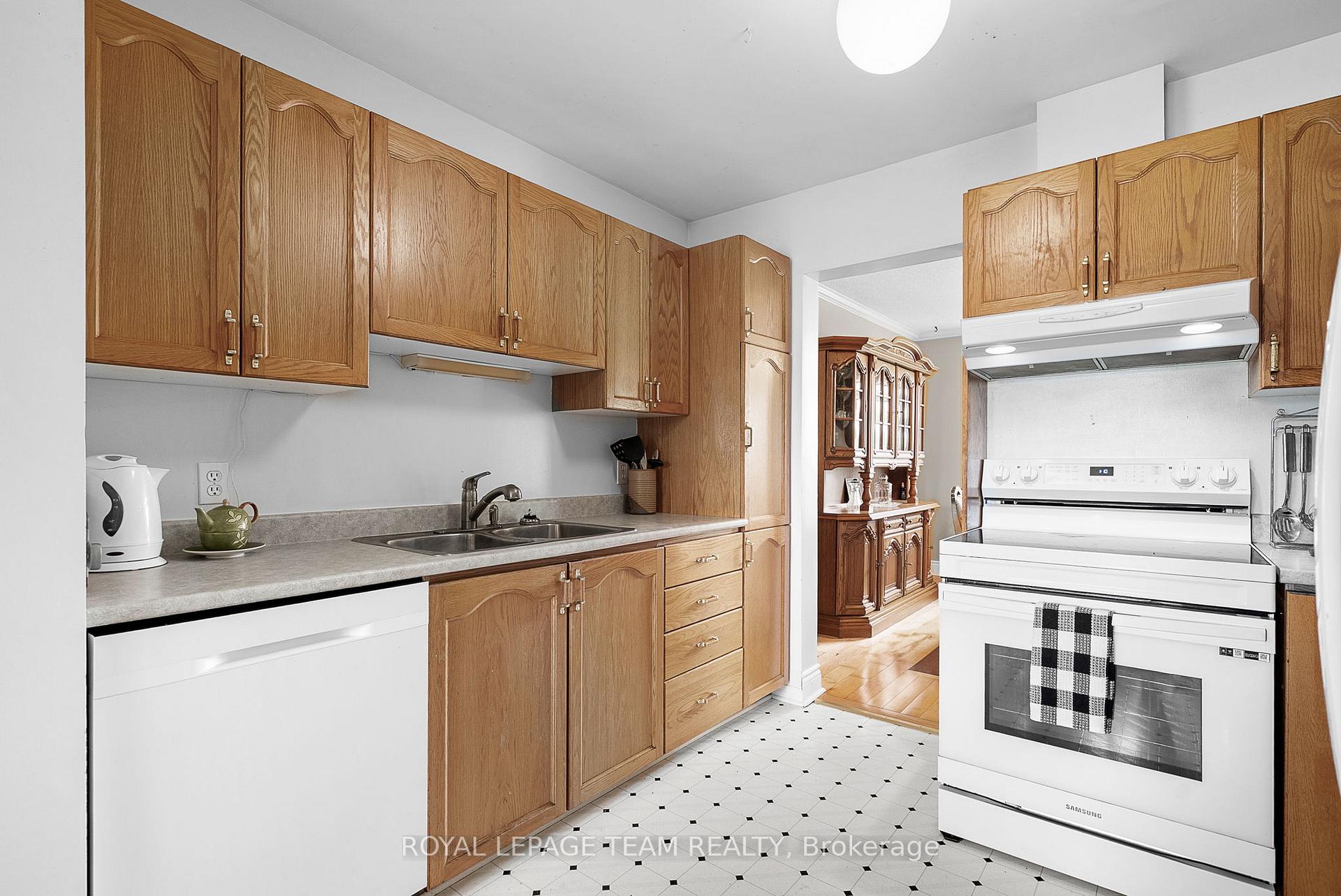 Photo 10 of 115 Cricket Crescent, Ottawa, Dunrobin Shores — HOMEH