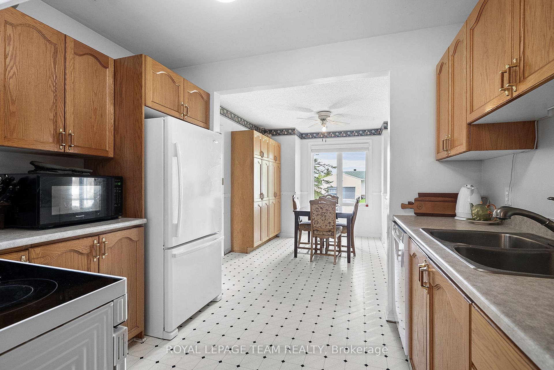 Photo 11 of 115 Cricket Crescent, Ottawa, Dunrobin Shores — HOMEH