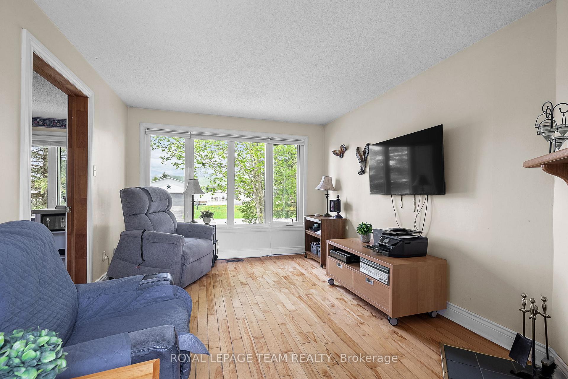 Photo 14 of 115 Cricket Crescent, Ottawa, Dunrobin Shores — HOMEH