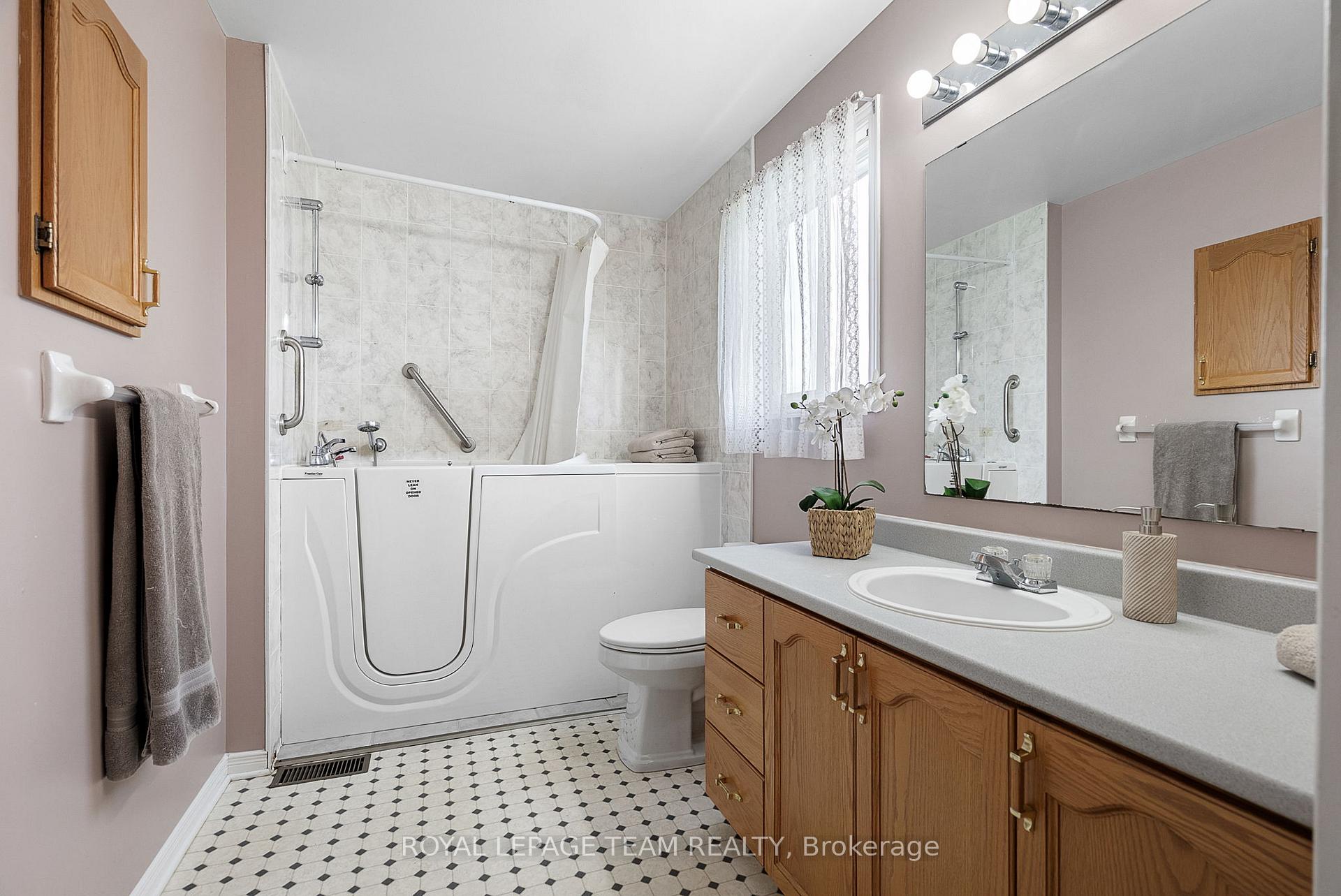 Photo 18 of 115 Cricket Crescent, Ottawa, Dunrobin Shores — HOMEH