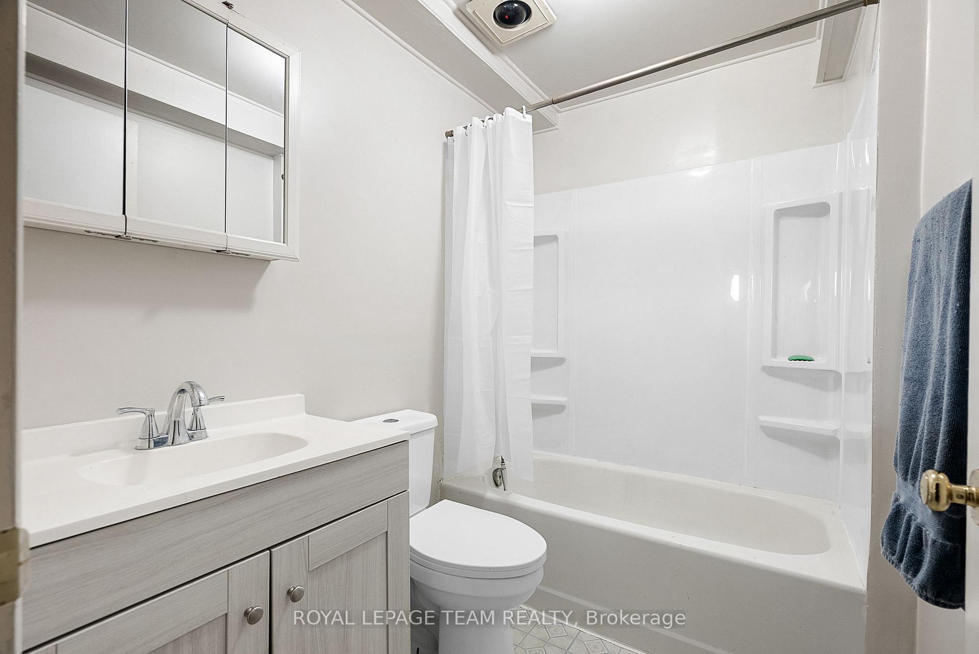 Photo 26 of 115 Cricket Crescent, Ottawa, Dunrobin Shores — HOMEH