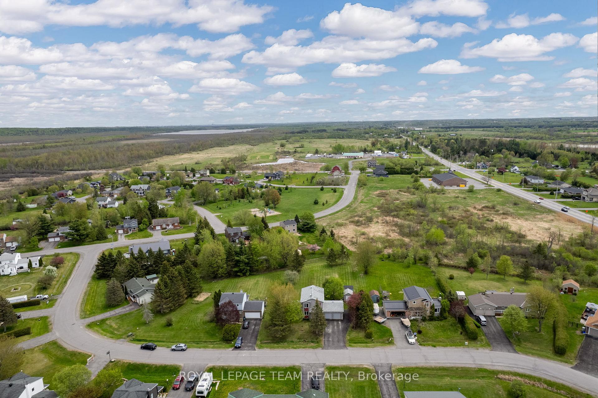 Photo 37 of 115 Cricket Crescent, Ottawa, Dunrobin Shores — HOMEH