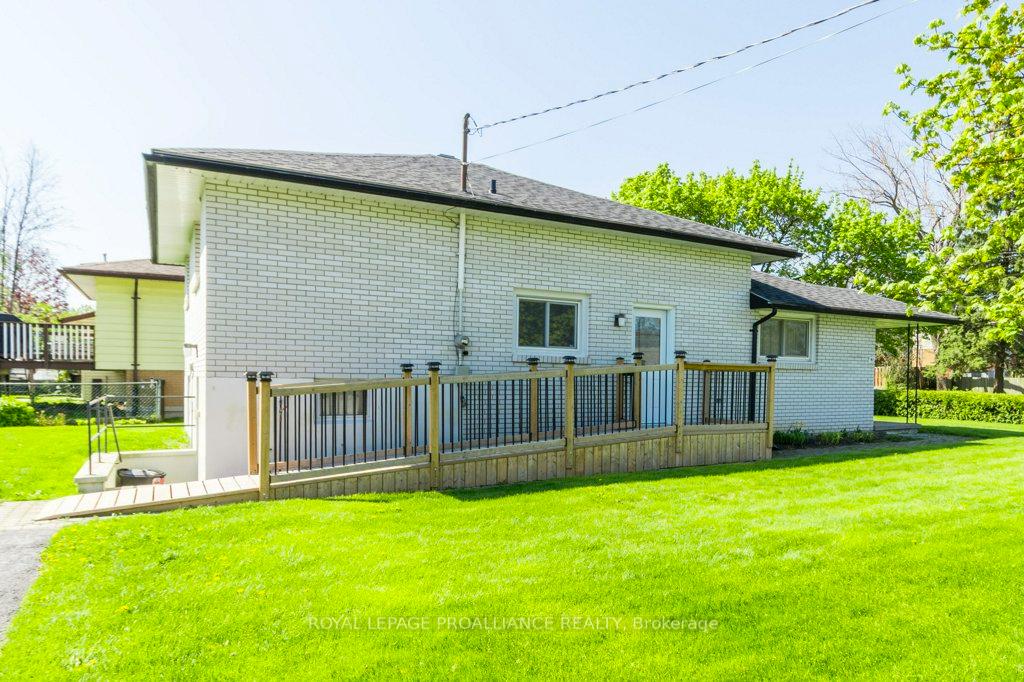 Photo 2 of 41 Parkdale Drive, Belleville, Belleville Ward — HOMEH
