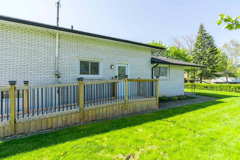 Photo 3 of 41 Parkdale Drive, Belleville, Belleville Ward — HOMEH