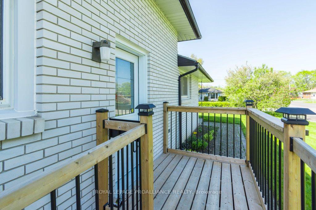 Photo 4 of 41 Parkdale Drive, Belleville, Belleville Ward — HOMEH