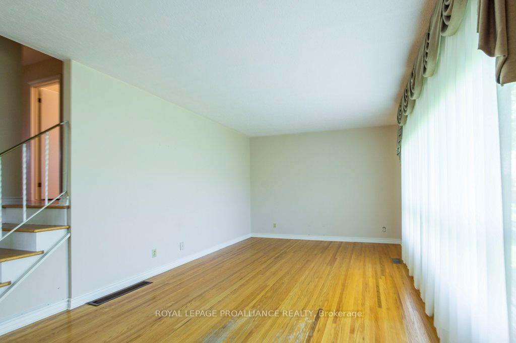 Photo 6 of 41 Parkdale Drive, Belleville, Belleville Ward — HOMEH