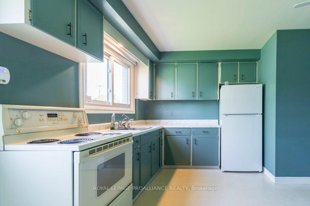Photo 9 of 41 Parkdale Drive, Belleville, Belleville Ward — HOMEH